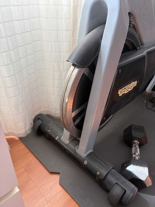 -Só esta semana 390€- Bicicleta de Spinning Technogym Profissional