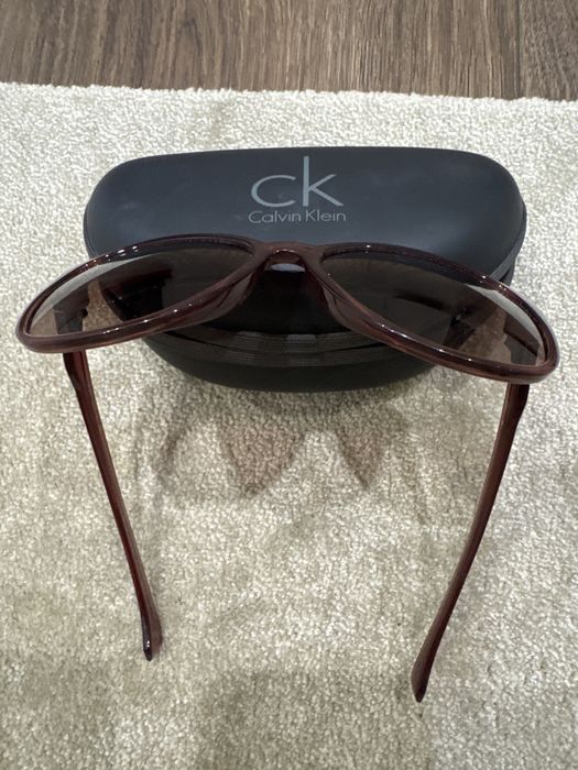 Óculos de sol Calvin Klein (CK) originais com estojo