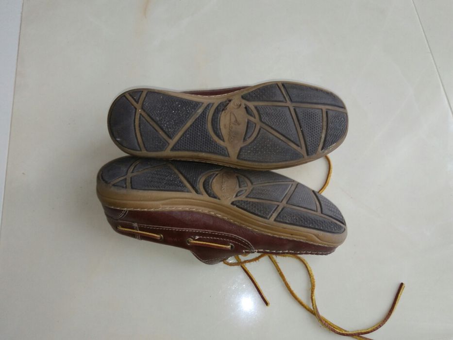 Firmowe buty Clarks.