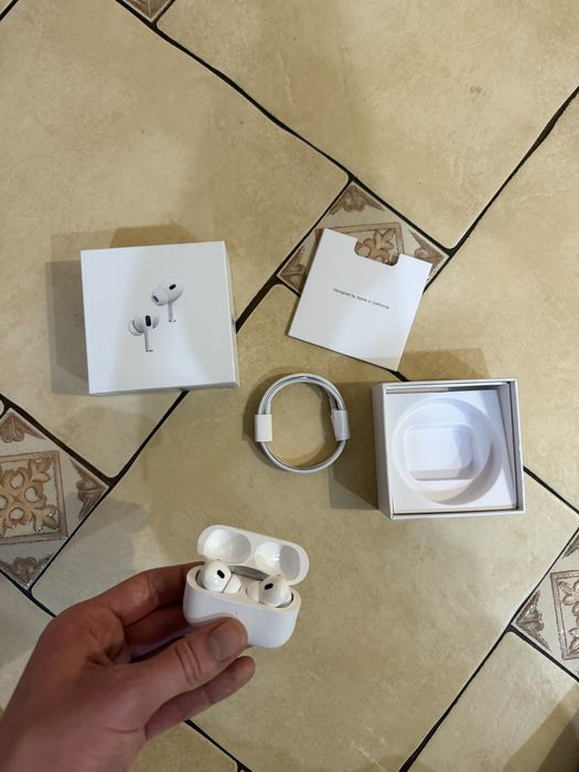 Nowy Apple AirPods Pro z ładujacym case