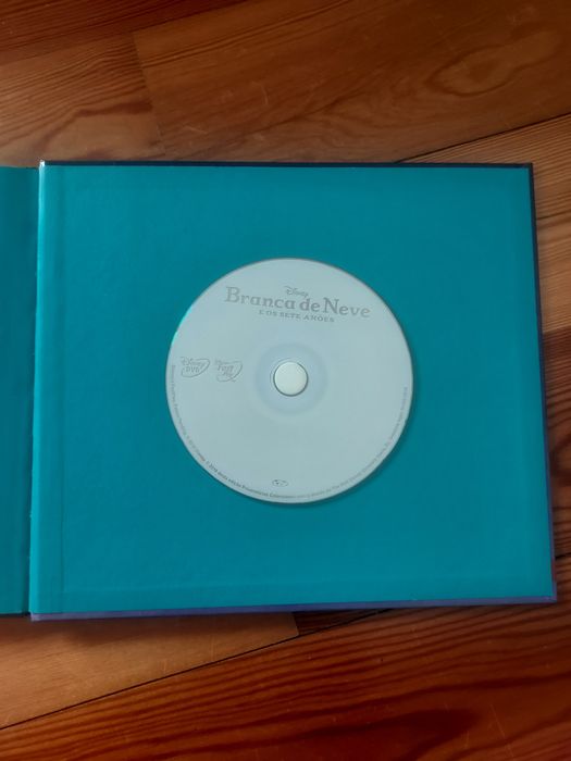 Livro"  Branca de Neve e os sete anões com dvd".