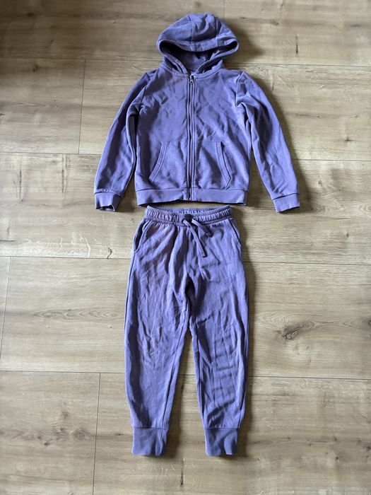 Dres dziewczęcy 4F fioletowy Bluza na zamek Z kapturem 134 Spodnie dresowe 122