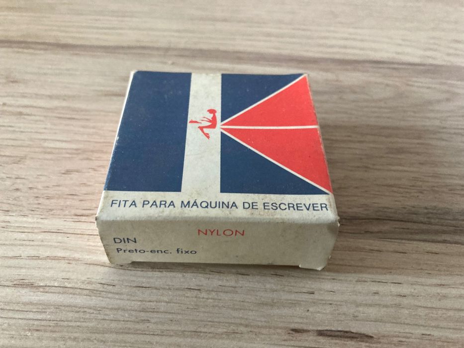 Máquina de escrever: fitas e outros utilitários