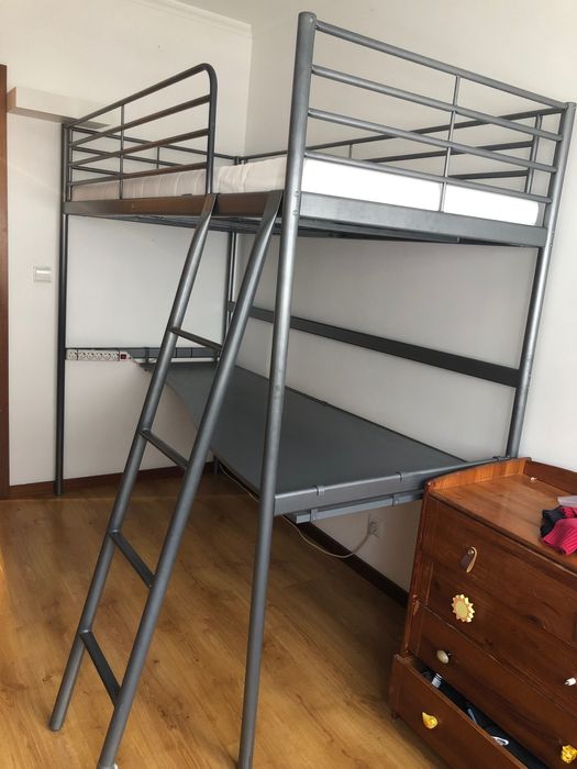 Cama alta Ikea - SVARTA