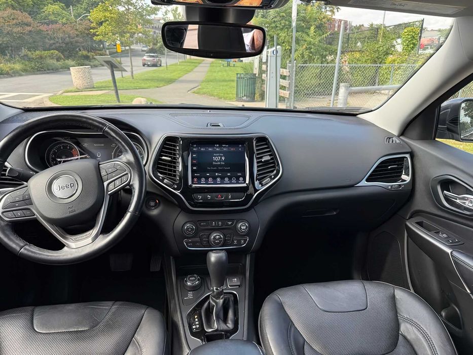 Jeep Cherokee      2021