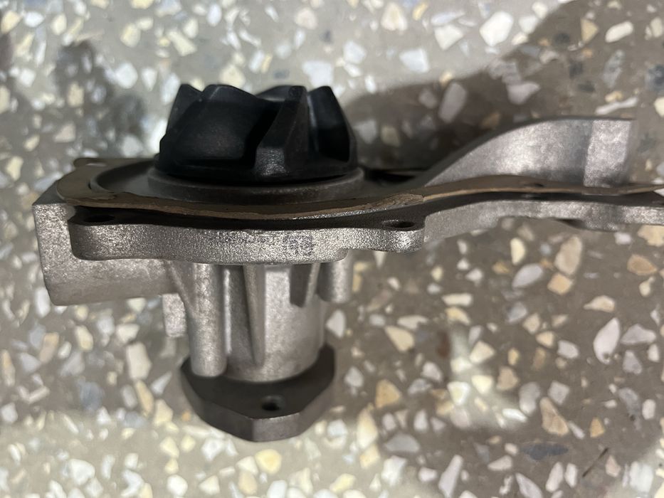 Помпа VW  T3, Passat B3...