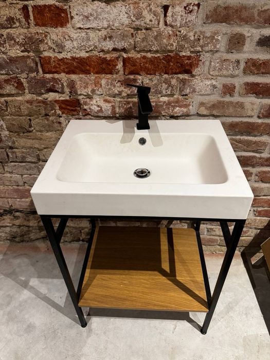 Умивальник з краном