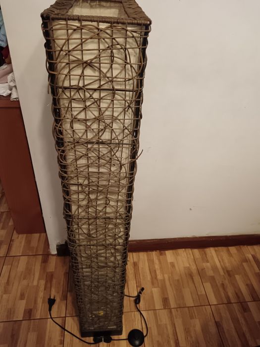 Candeeiro de pé moderno