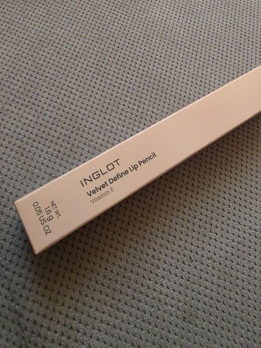 INGLOT Ołówek do ust Velvet Define CREAMY CAPPUCCINO 68