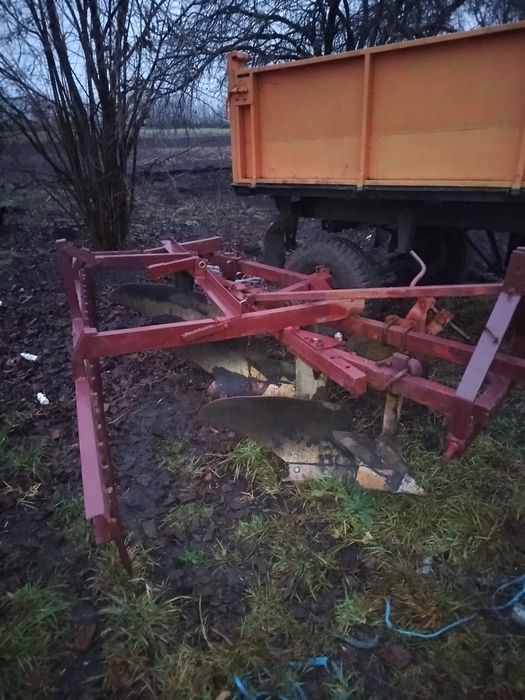 Продам плуг ПЛН 3-35