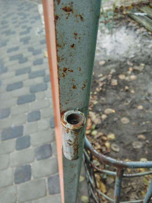 Дверька к шкафу металлическому, б/у, размер 73*115*2,5см