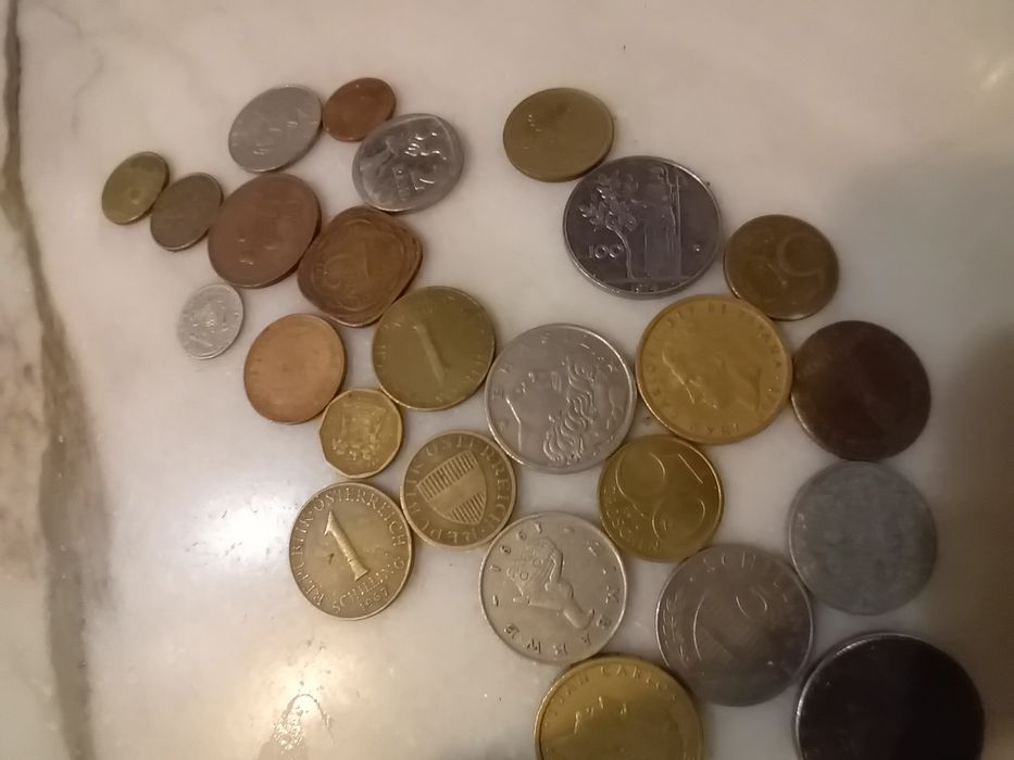Conjunto de 26 Moedas Estrangeiras Diversas