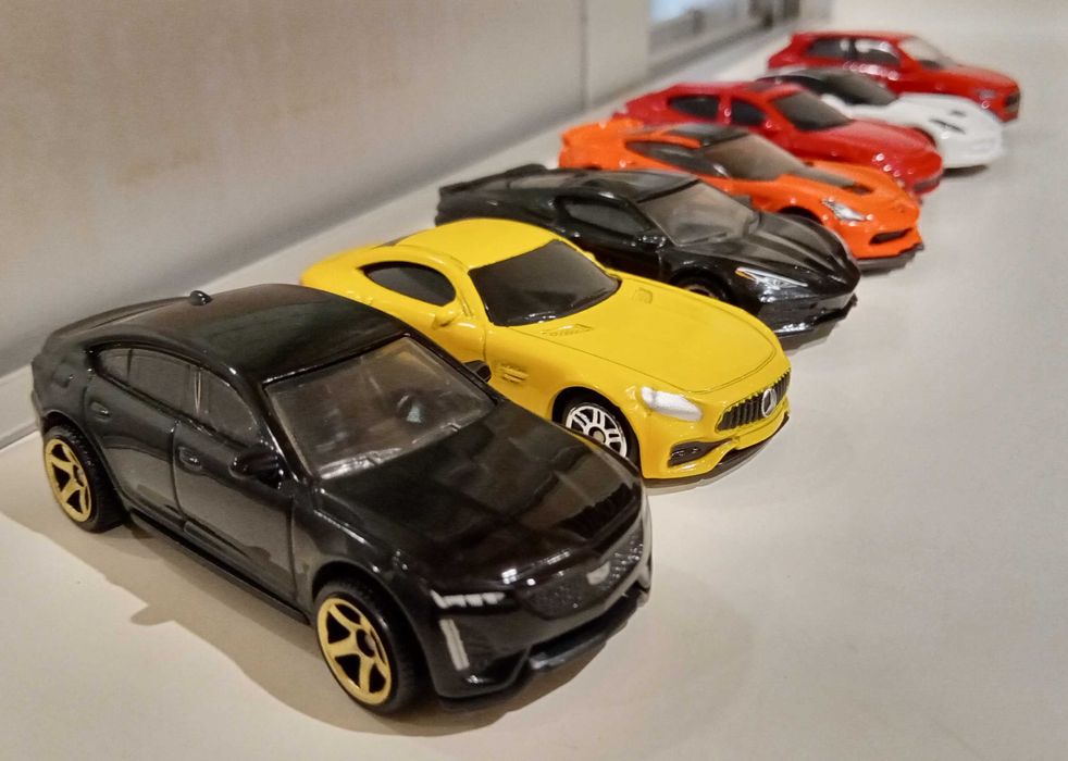 Hot Wheels e outros - 15 carros