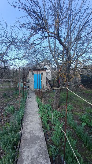Продам дачу з будинком, гаражем і скважиною