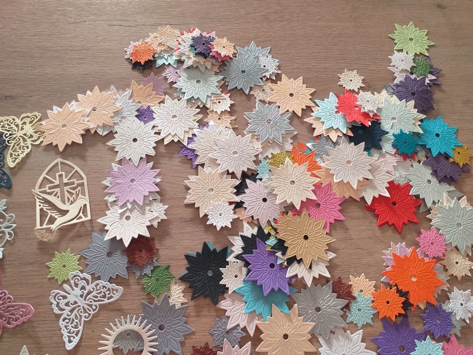 Scrapki scrapbooking kwiatki mix ponad 220 sztuk