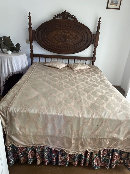 Cama de estilo linda. Nova