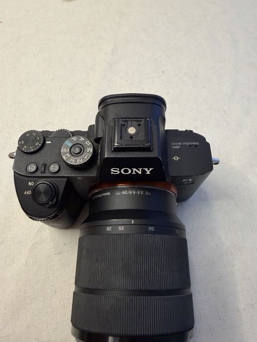 Sony A7 R III com lente 28-70