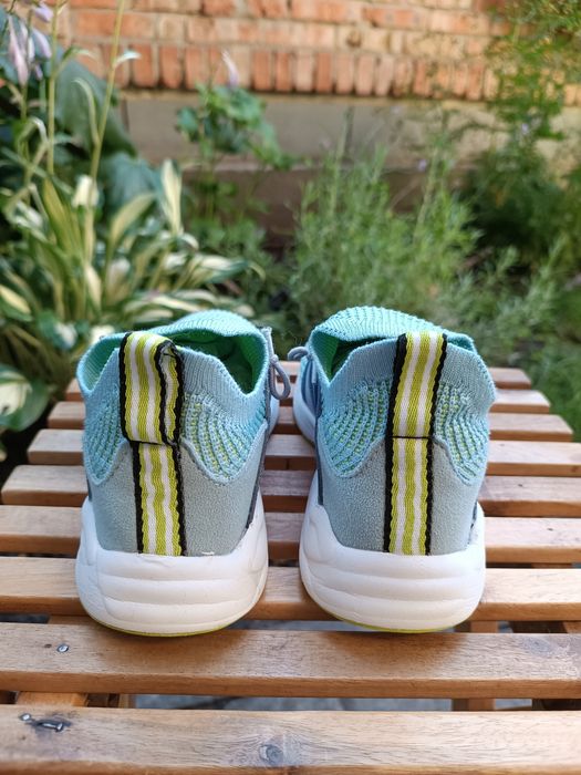 Легкі кросівки 30