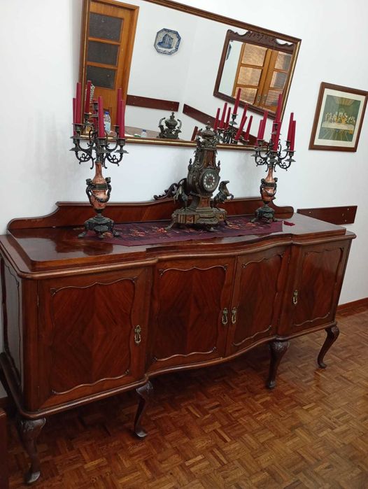 Móvel e Mesa de Sala