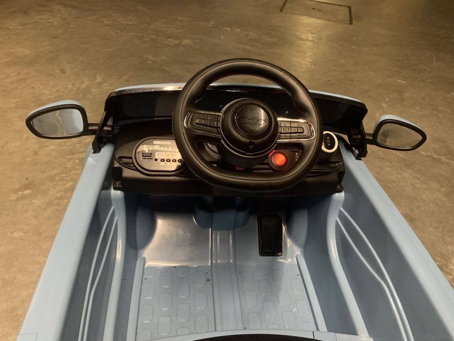 Carro electrico FIAT 500 para criança conduzir dentro  chipolino