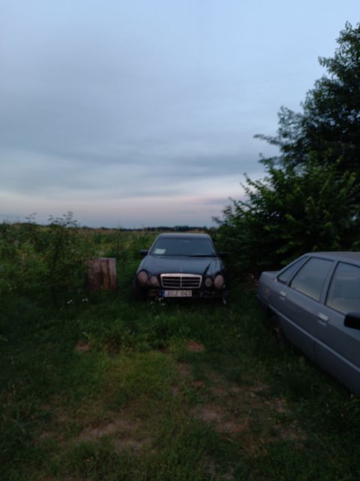 Продам мерс 210 на ходу.: 800 $ - Mercedes-Benz Конотоп на Olx