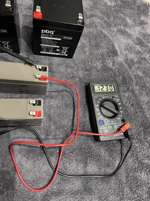 Akumlatory 4 sztuki, uszkodzone.