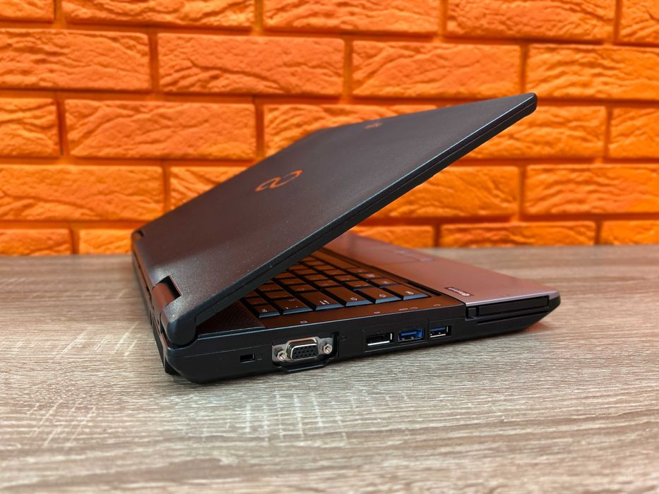 Ноутбук 14" Fujitsu S752 (1366х768) i3, 8 RAM, 120 SSD, Гарантія 1 рік