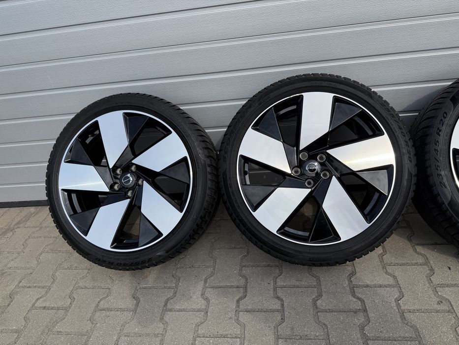 Koła zimowe 20” Volvo XC40 235/45/20-255/40/20 Pirelli 2022R