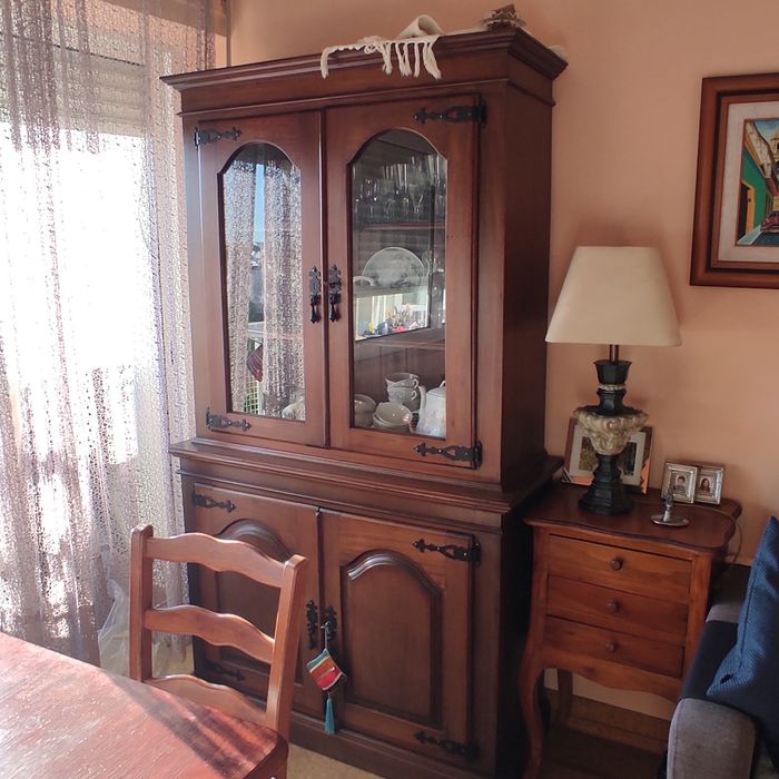 Cristaleira de madeira de africana Freijó.