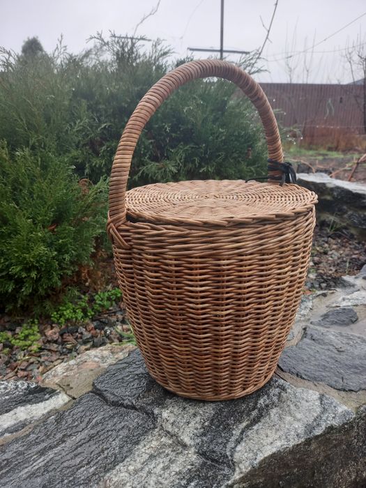 Плетений кошик с кришкою