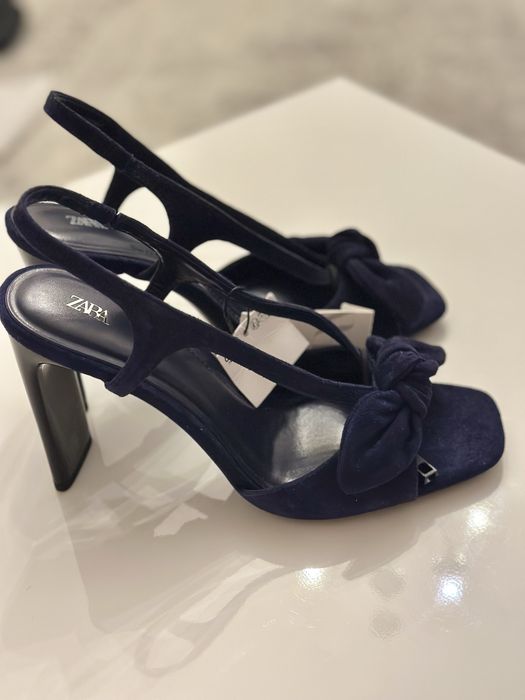Замшеві босоніжки Zara