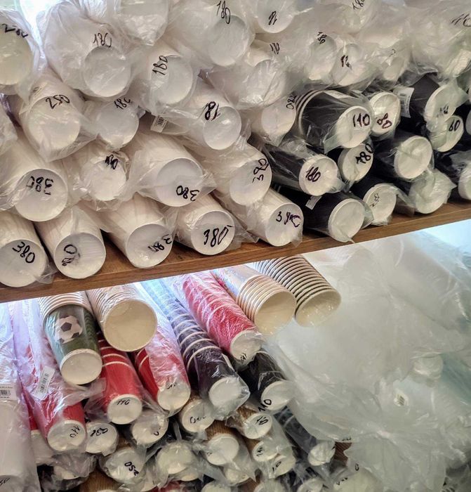 Стретч харчовий, пергамент, фольга, посуд одноразовий.