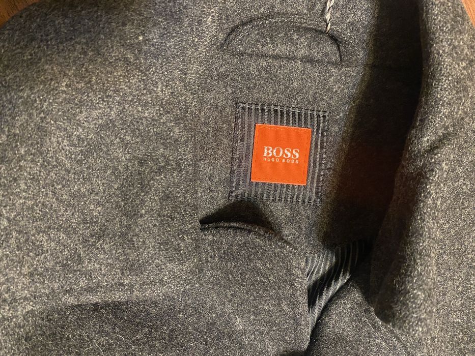 Пальто чоловіче Hugo Boss оригінал розмір М , стан нової речі