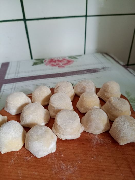Черкасси! Смачні домашні пельмені,вареники з картоплею.під замовлення. готую з любовью)Пельмені ручна робота 220.класичні 200.Вареники з картоплею 150