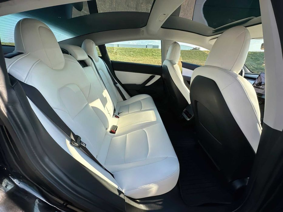 Tesla Model 3 Long Range      2019