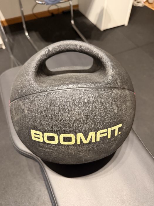 Bola Medicinal BOOMFIT com pega (5kg)