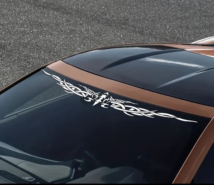 Наклейка на лобовое стекло автомобиля