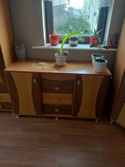 Meble młodzieżowe 4 segmenty + Komoda