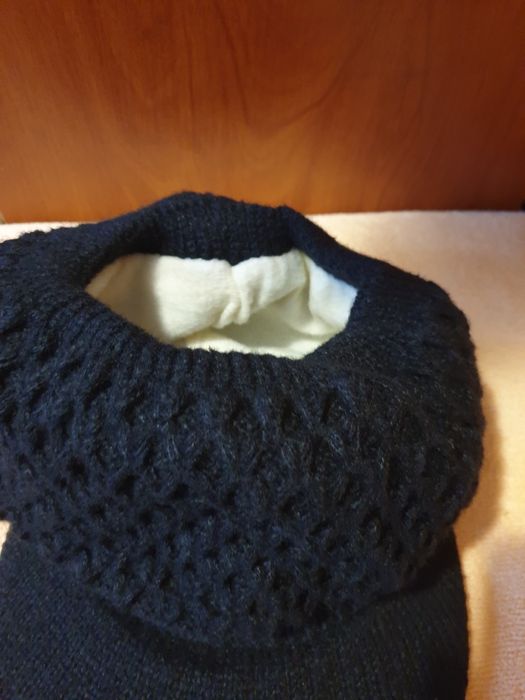 Nowa czapka-opaska z daszkiem.