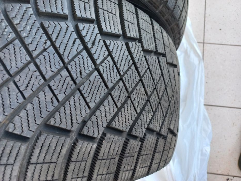 Pirelli  Winters Ice Zero FR  255.45.20