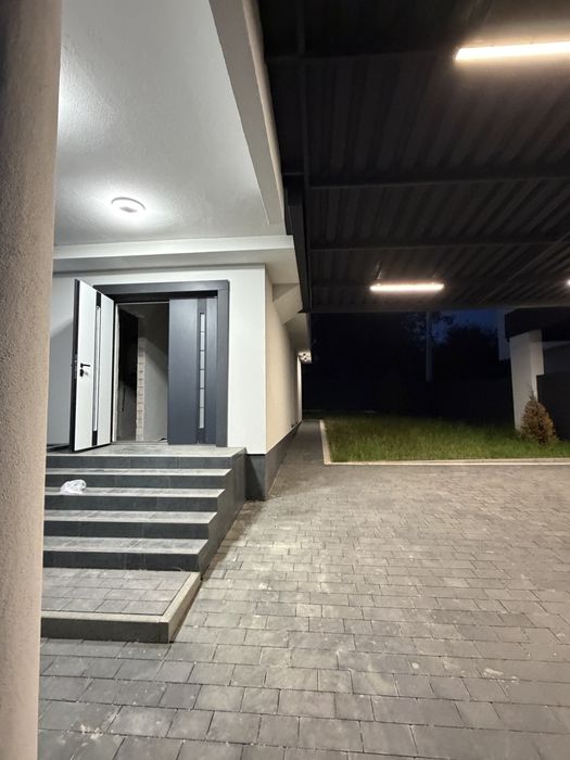 продаж котеджу в Сокільниках, готовий збудований, біля озера
