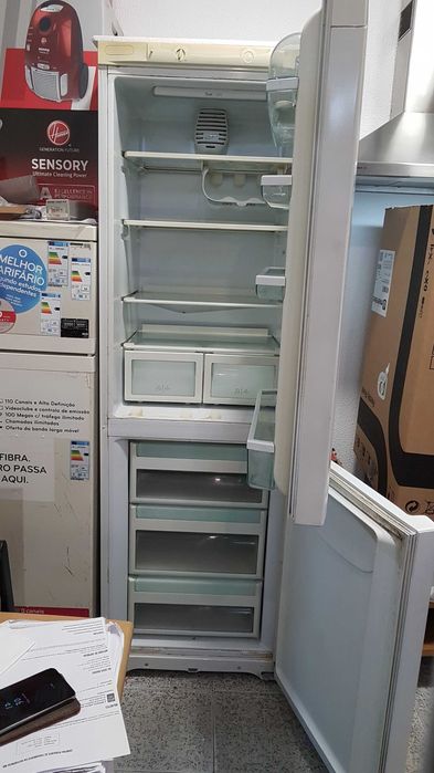 Frigorífico Combinado ARISTON/Hotpoint Ventilado