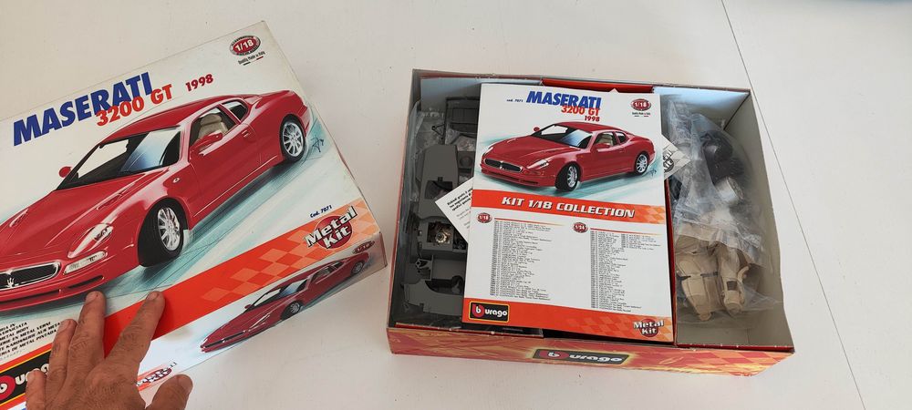 Kit 1/18 Bburago de um Maserati