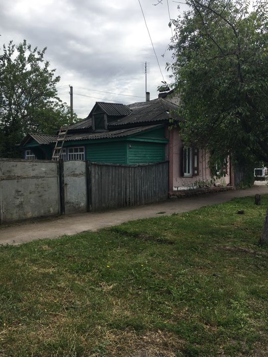 Продам будинок в центрі міста