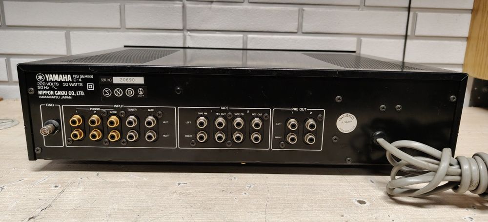 。YAMAHA プリアンプ　C-4 ヤマハ プリアンプ YAMAHA C-4 YAMAHA C-4の仕様 ヤマハ