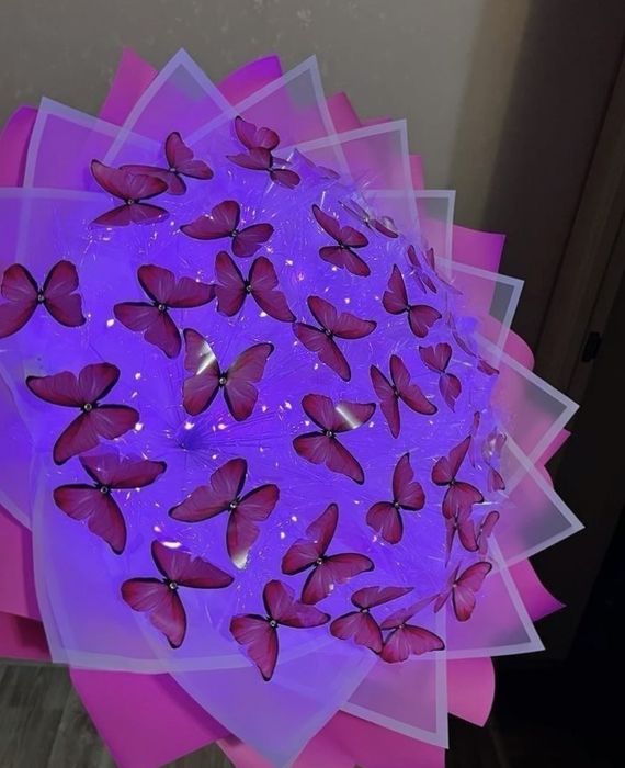 Букети з метеликів з ілюмінацією