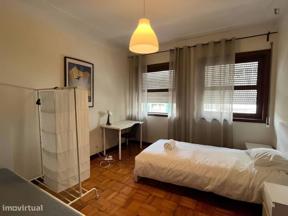 Quarto - localizado em Cedofeita Porto