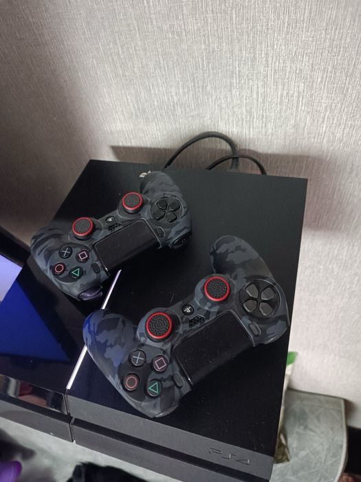 Приставка Sony playstation ps 4 + 2 джойстики