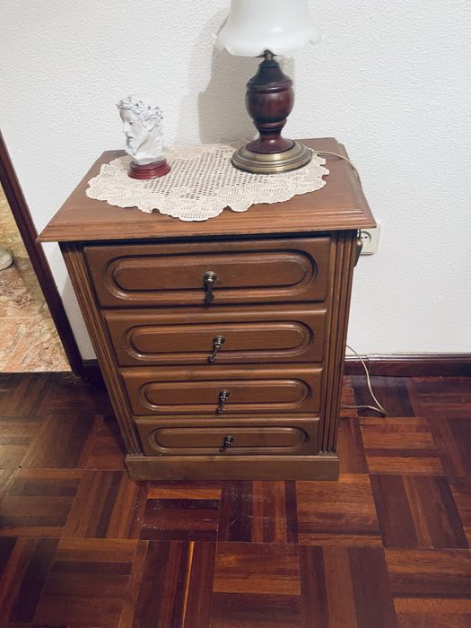 Conjunto comoda e duas mesas de cabeceira