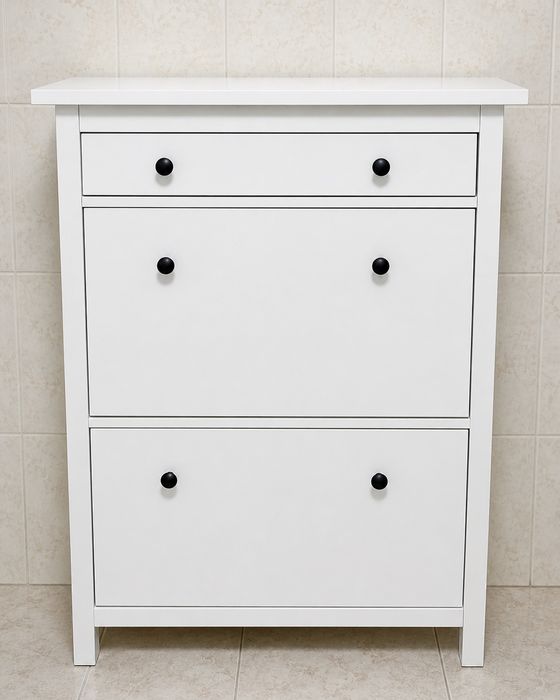 Vendo recheio de casa em bom estado, pronto a usar.
Inclui:
Sofá, móvel TV, televisão
Mesa de jantar + 6 cadeiras
Cama de casal com arrumação + colchã